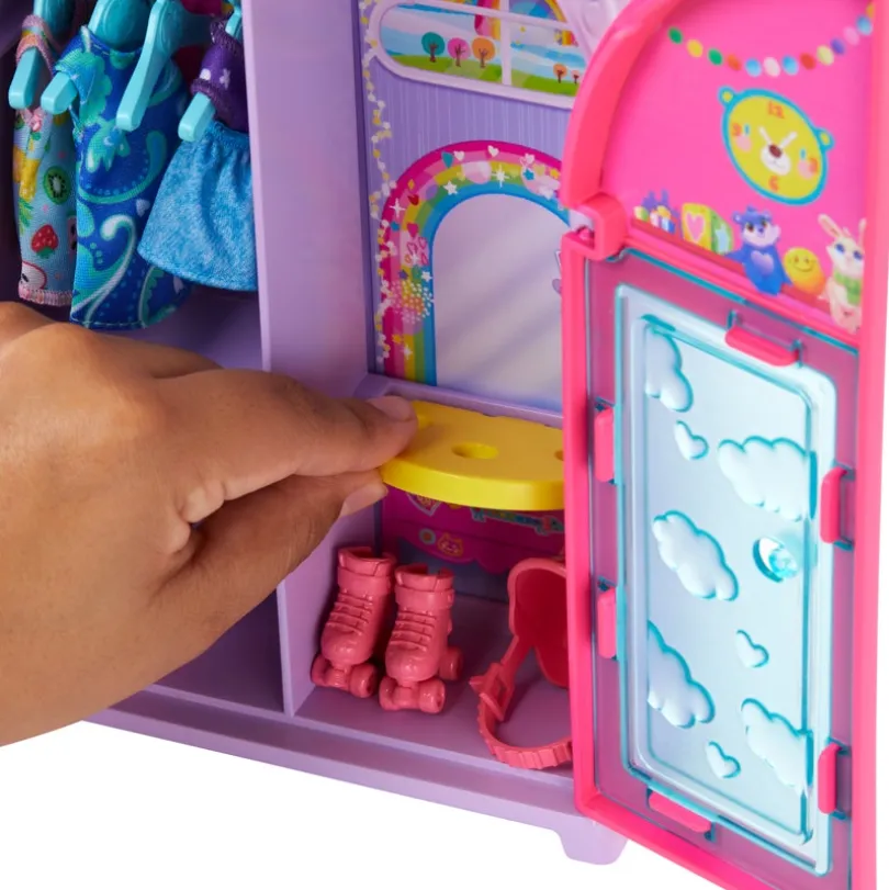 Barbie Chelsea-dukke med garderobe – lekesett med klær og tilbehør