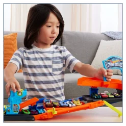 Hot Wheels City Transforming Stunt Garage